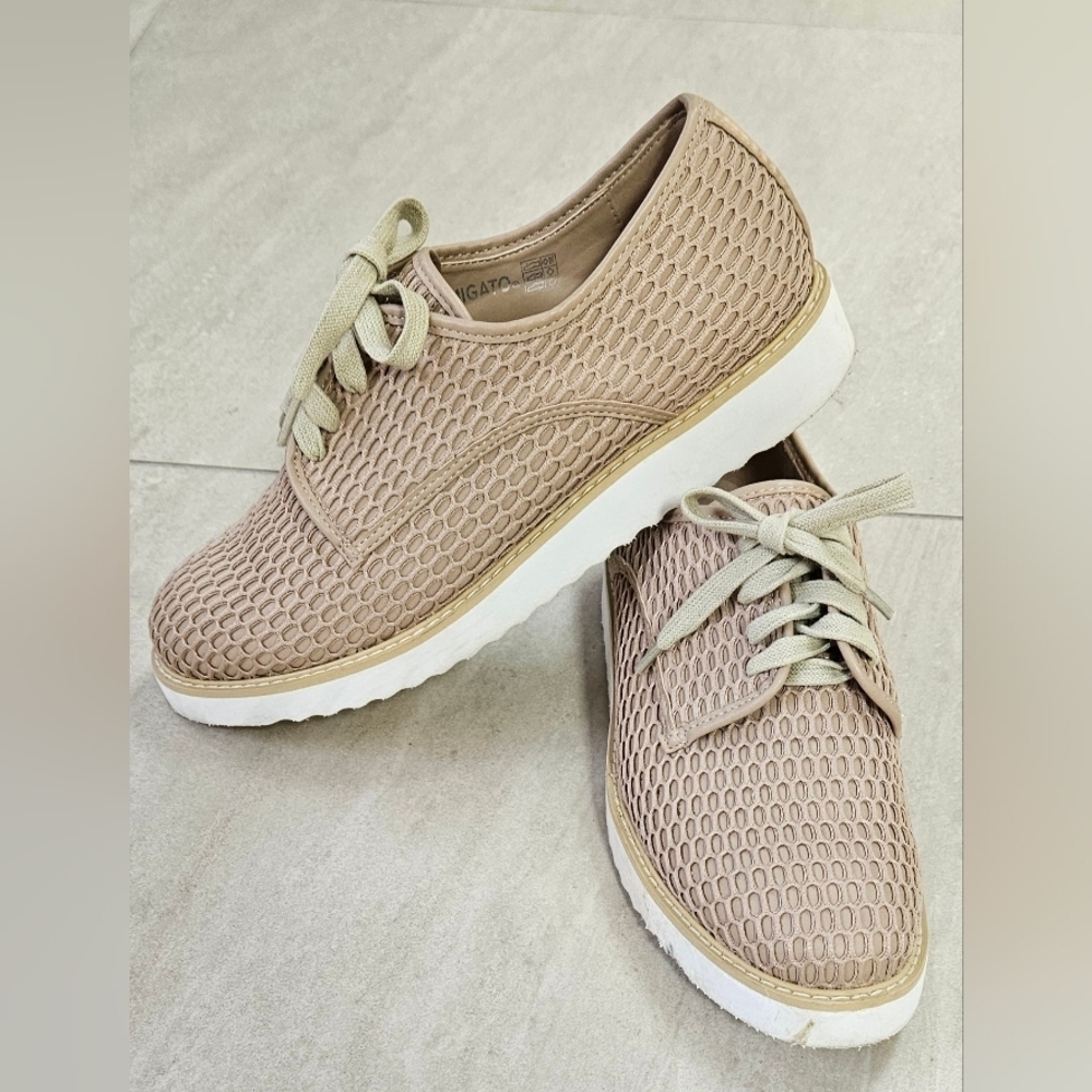 ๐Migato Greek Beige Mesh Lace-Up Comfort Sneaker Walking Shoes๐